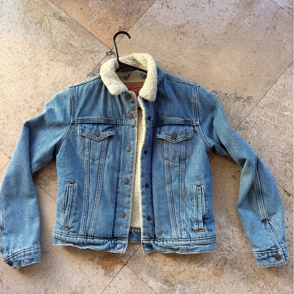 Levis denim Sherpa trucker jean jacket. Hardly worn!